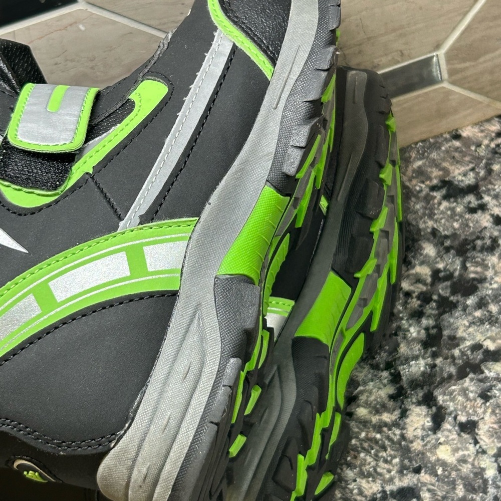 Totes Kids Winter Snow Boots Thinsulate Waterproof Black Green Size 3M - Picture 10 of 10